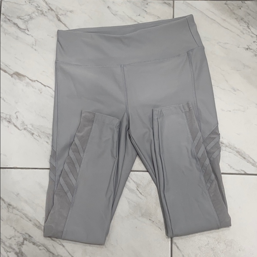 Gray workout leggings!